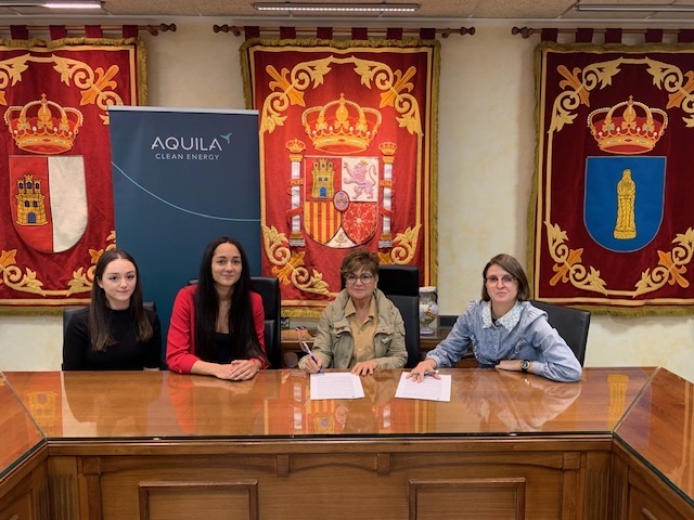 Aquila Clean Energy contract signing